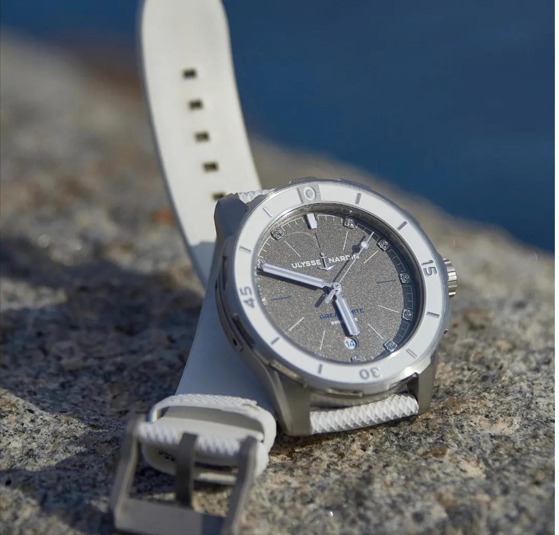 防水300米的潜水表可以戴着游泳吗,100米的潜水表可以潜水吗