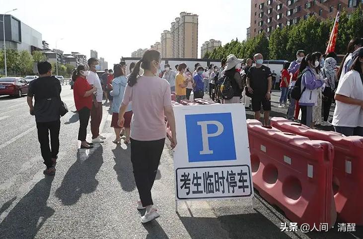 2013年女孩第3次高考，怀疑成绩被掉包586变364，语文作文是空白