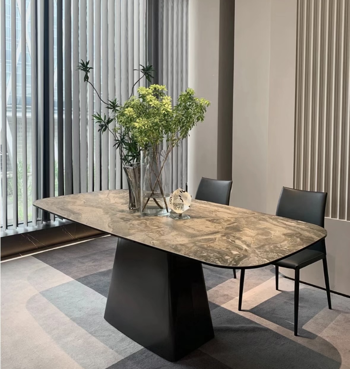 各种样式的岩板餐桌,实木餐桌和岩板餐桌效果图对比