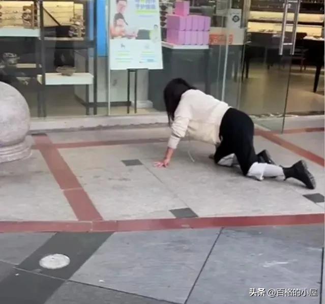 杭州地铁爬行女生的真相,杭州地铁爬行女