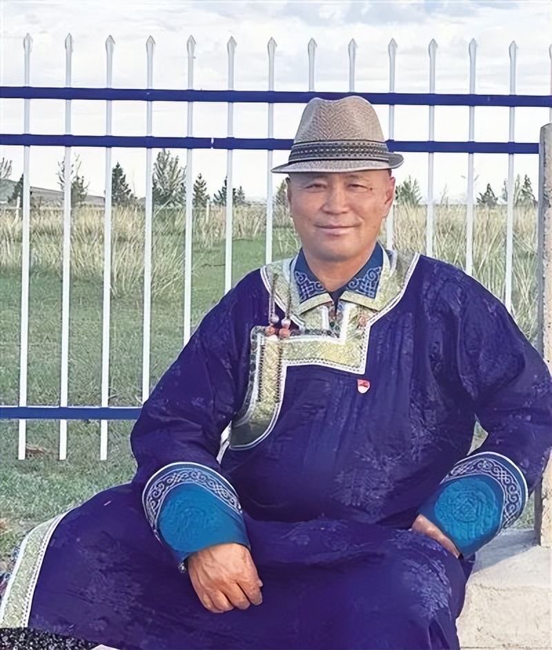 促进各民族共同团结共同奋斗发展,共同铸牢中华民族共同体意识