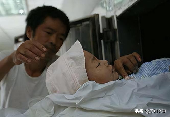 七岁女孩不幸得绝症后续,8岁白血病女孩为了养父写遗书