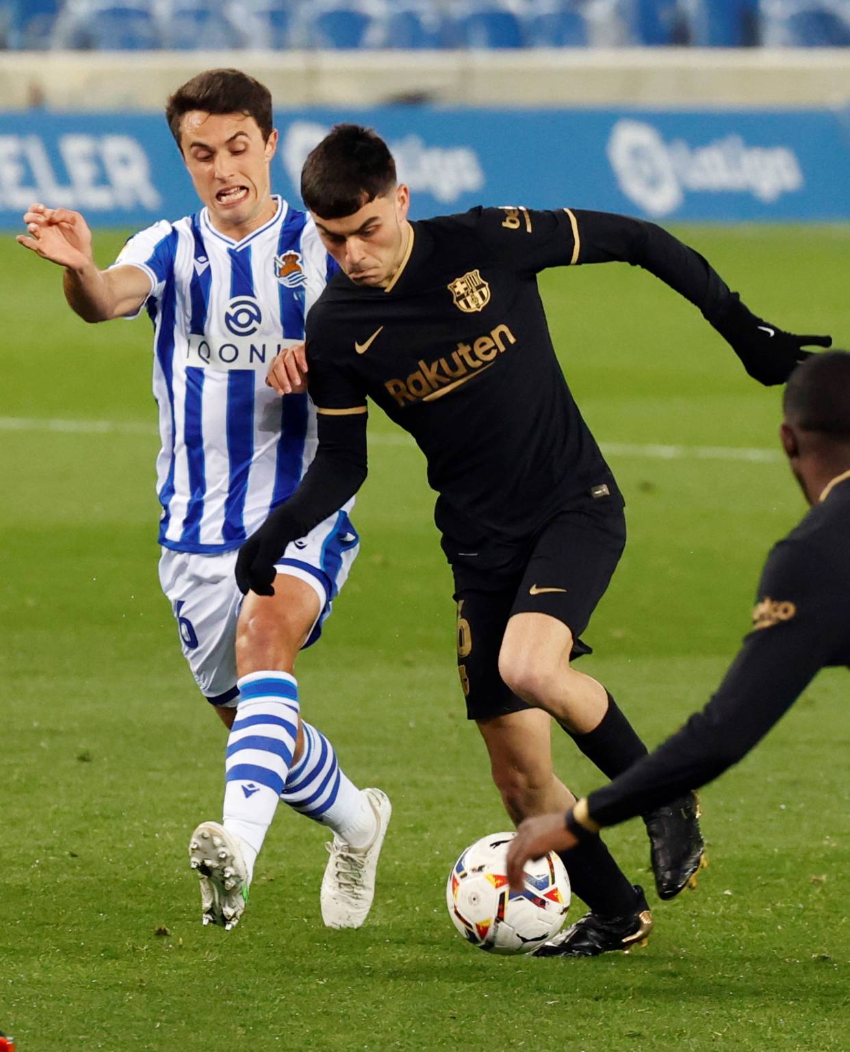 巴萨今夏首签敲定天才中卫,巴萨宣布前锋3000万欧签约5年