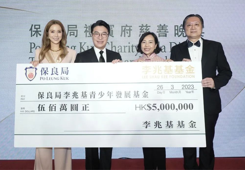 郭晶晶巩俐与明星合影,郭晶晶张曼玉合影