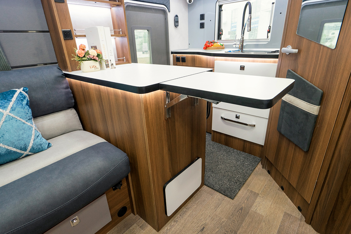 赛德白鲸c型房车最新款,赛德白鲸plus和旌航房车哪个好