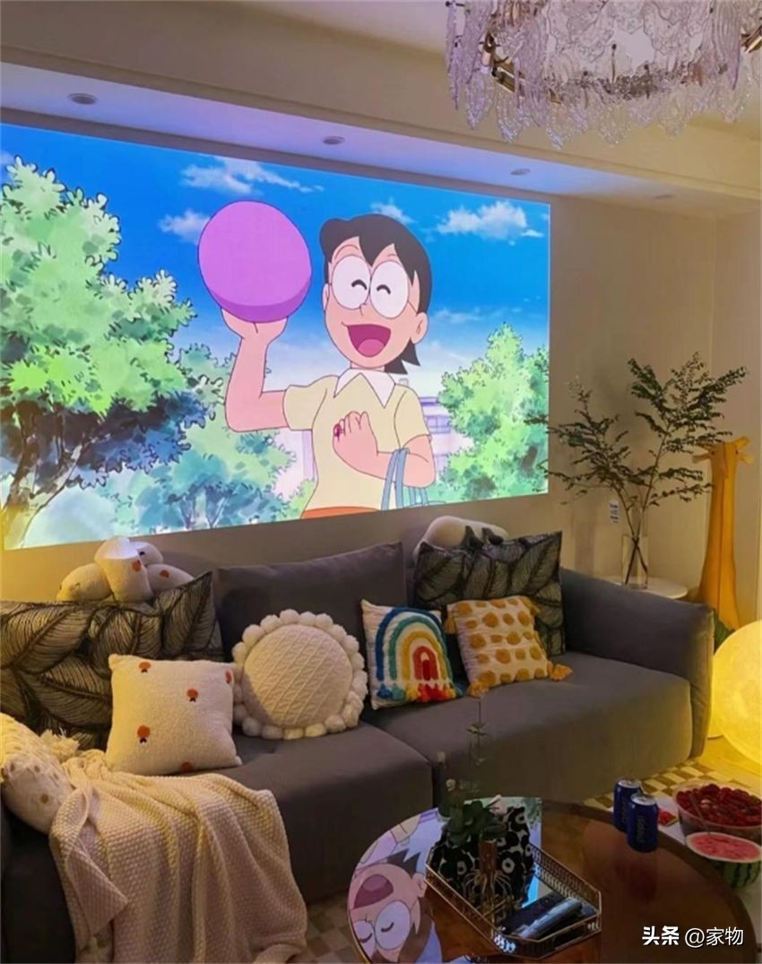 投影仪到底是智商税还是真好用？家里投影用了1年，说说真实感受