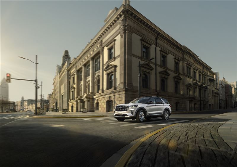 长安福特探险者升级海外版中控,福特探险者升级内饰