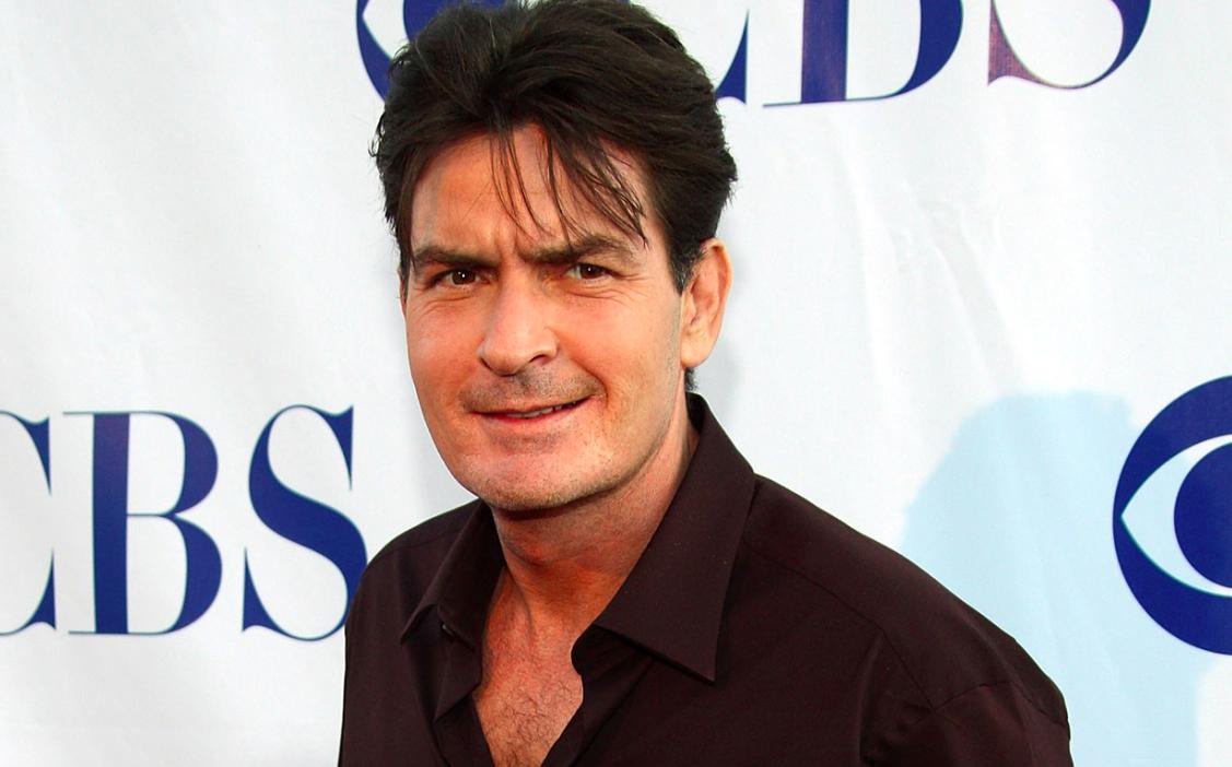 美国18岁星二代卖裸照赚钱？明星父亲痛骂，网友呛：渣男还有脸说