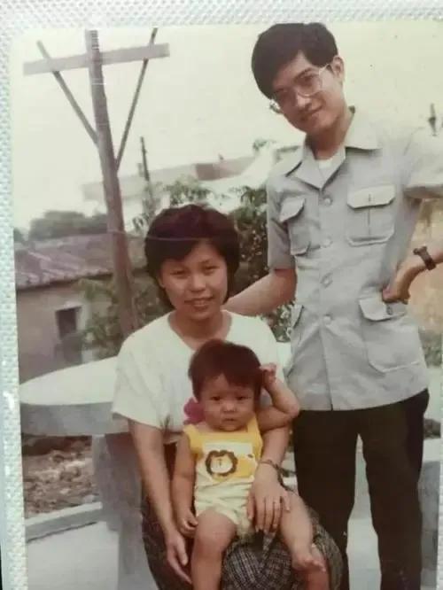 郎咸平教授婚姻状况,经济学家郎咸平现状