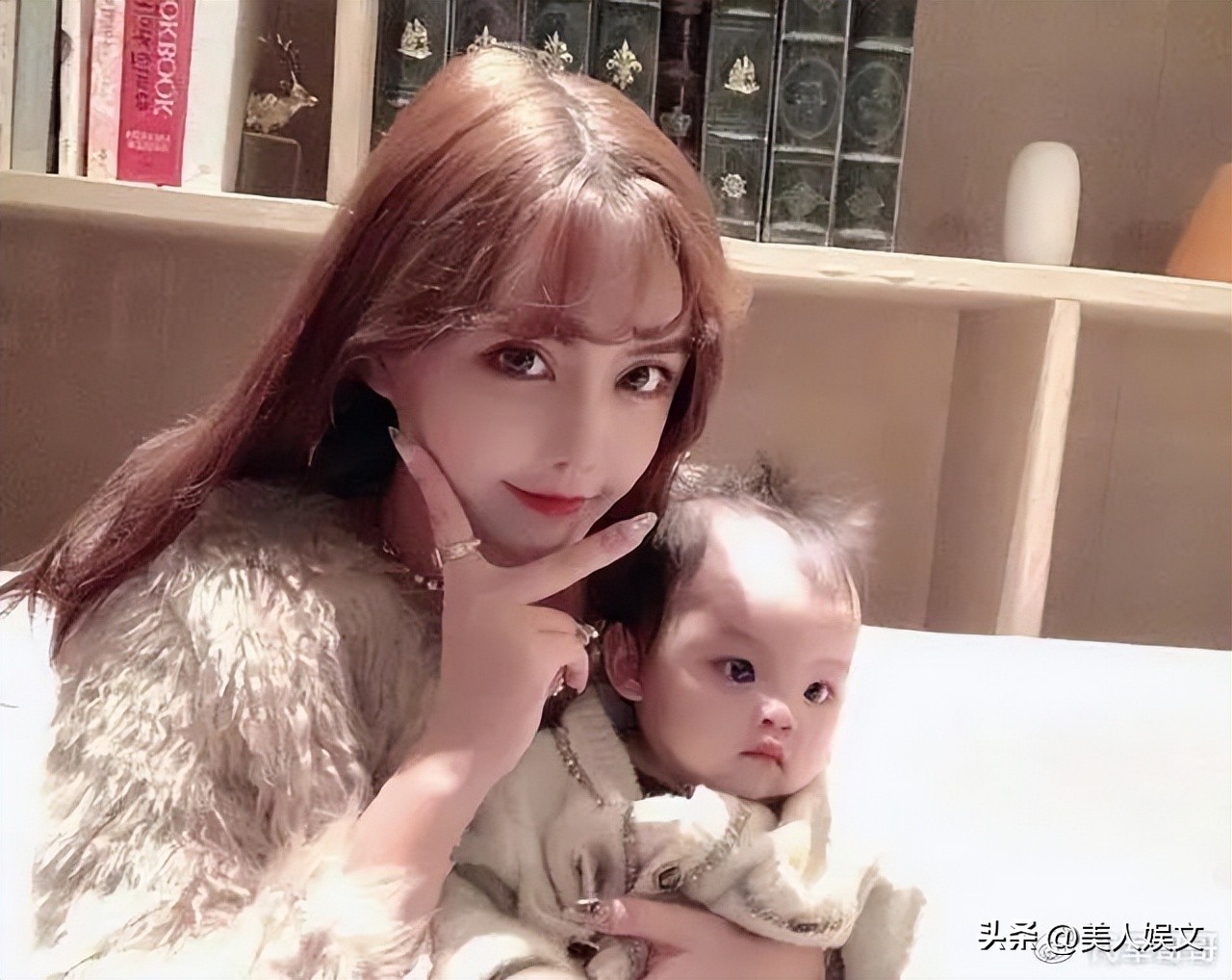 24岁韩安冉回应四婚,韩安冉三次结婚现场对比