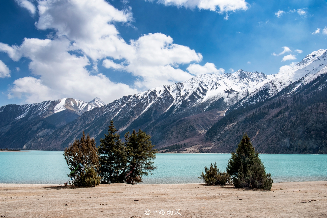 西藏昌都市城全景 (西藏第一大城市昌都)