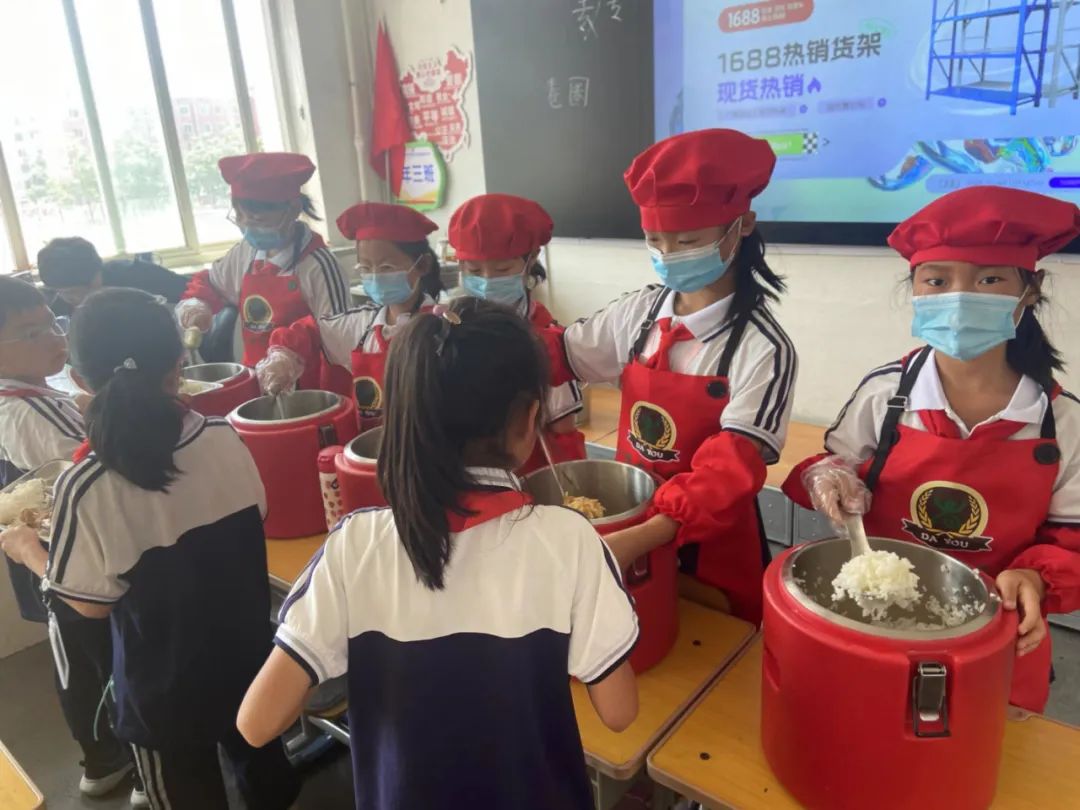 小学均衡饮食健康成长小活动,小学学校膳食活动