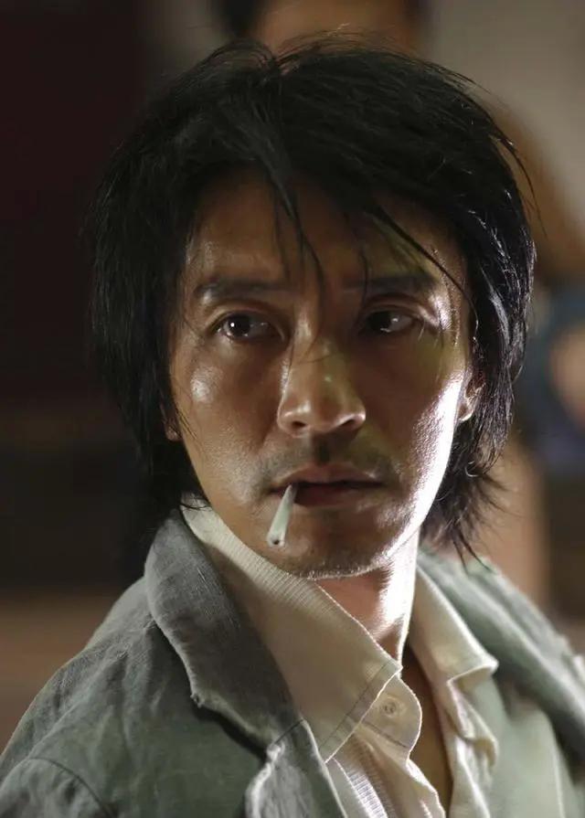 5位割双眼皮的男星古天乐,成龙双眼皮手术前后对比