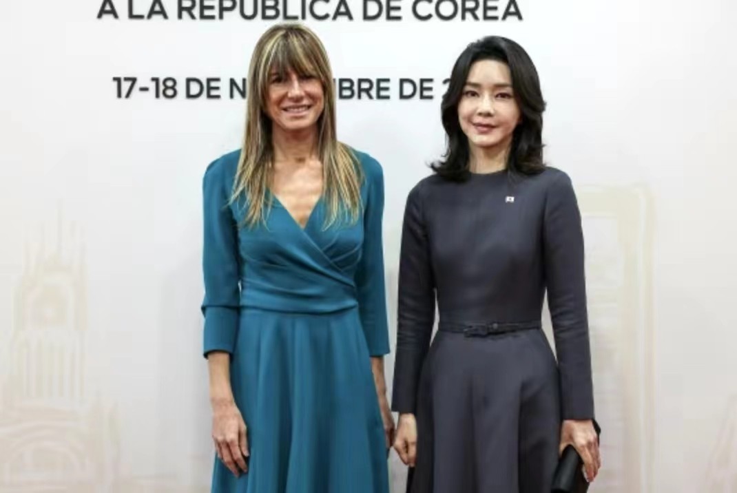 韩国第一夫人的时尚风格,韩国第一美夫人的红衣服