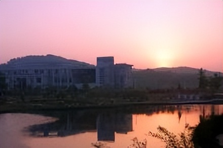 南京邮电大学扬帆破浪再远航,厚德弘毅求是笃行信达天下