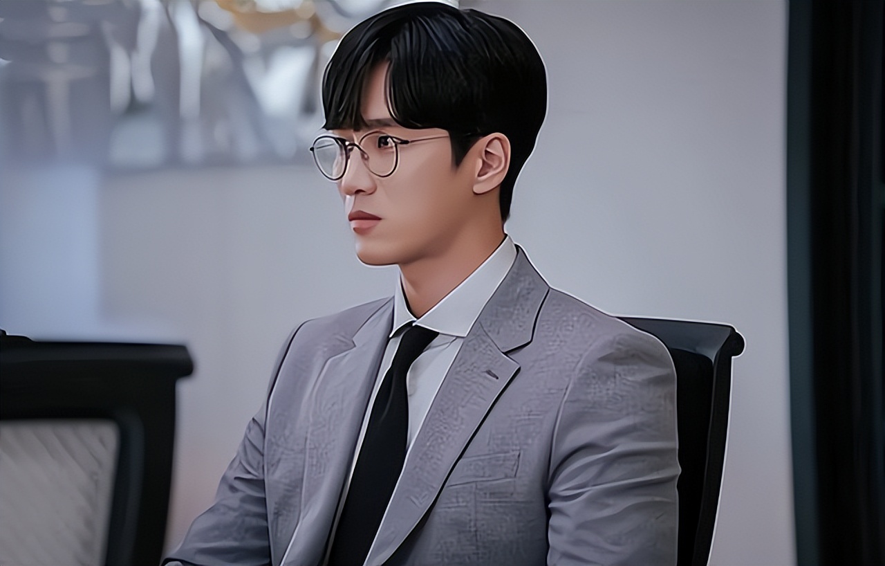 买完衣服不是嫌大就嫌小，通通送室友，20年后同学聚会：感谢资助