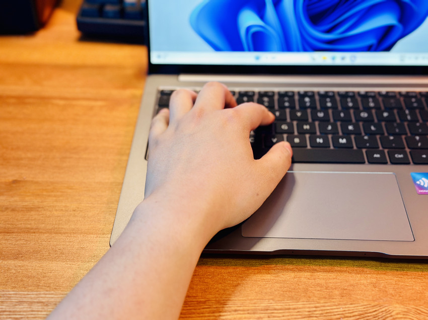 戴尔成就3400和荣耀magicbook14,荣耀笔记本magicbook142023评测