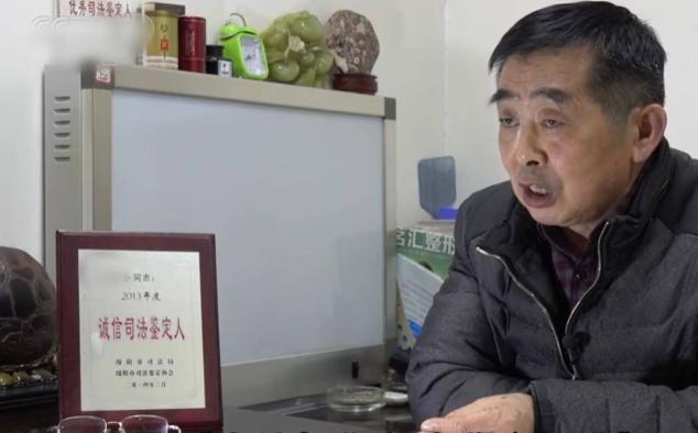 四川陈大爷因一毛钱，将收银员一拳“打成”七级伤残，被索赔39万