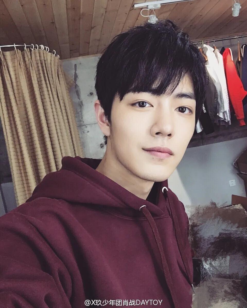 肖战微博上发自己的照片,肖战曾经的微博照片