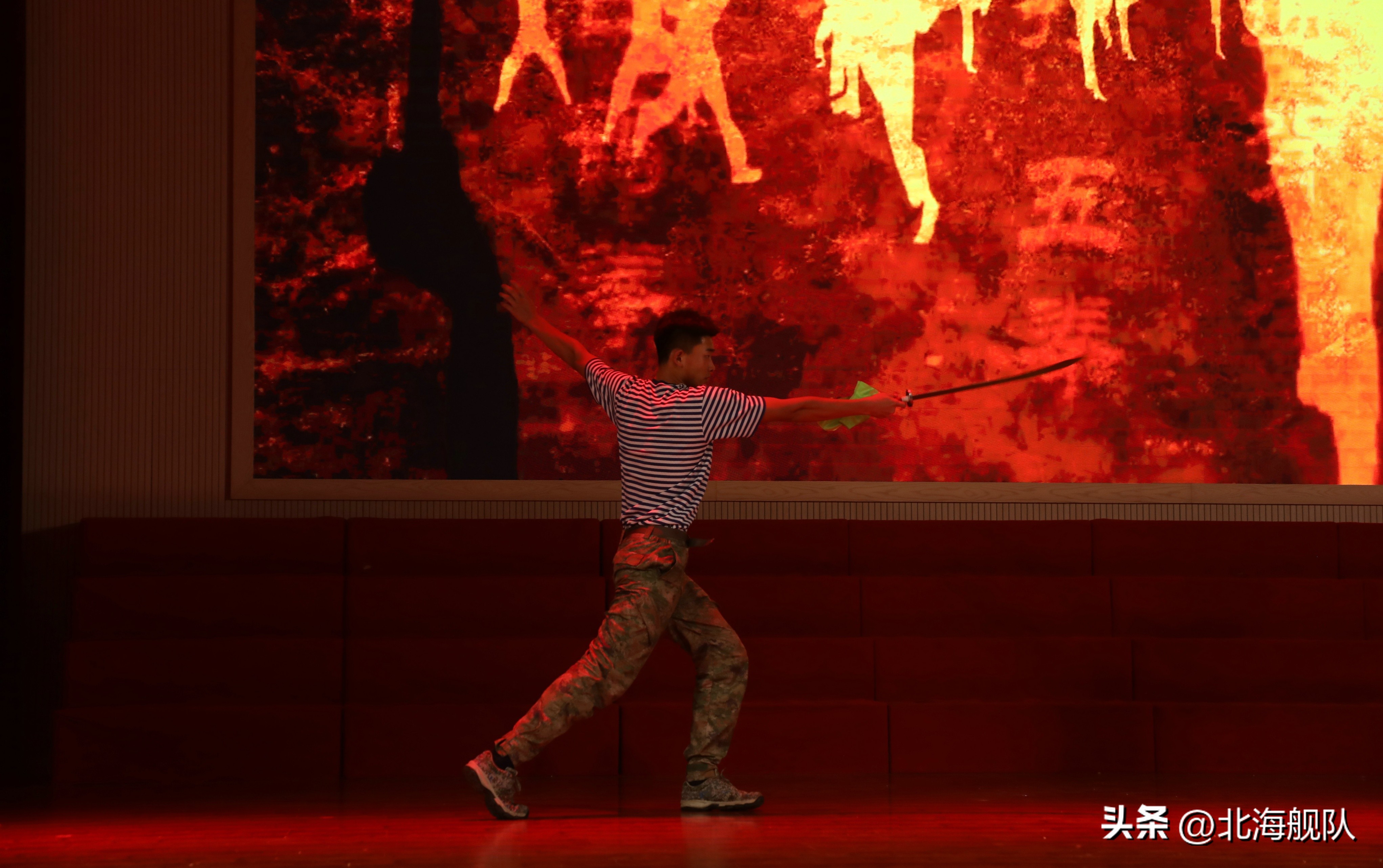 沉浸式舞台演出精彩上演,这场表演确实很震撼
