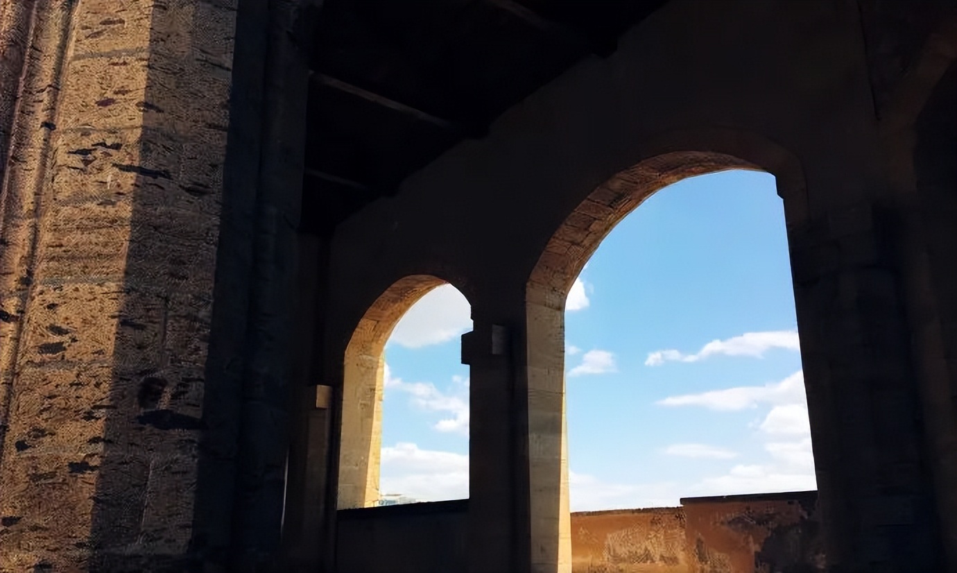 这座边陲小城才叫足球圣城99%人不知道的风景