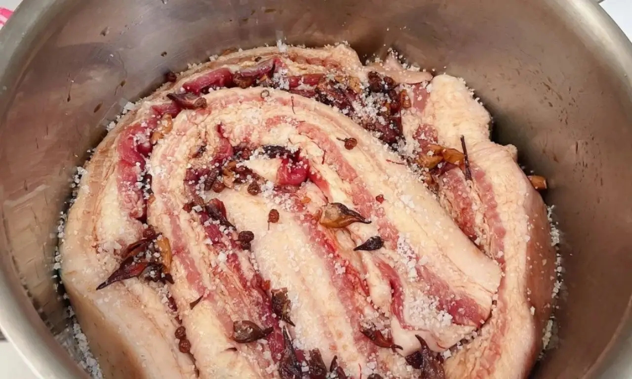 腌腊肉只放盐花椒白酒的做法,腌腊肉只用生抽