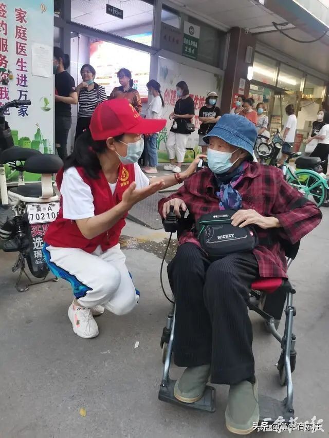 全城涌动“志愿红”