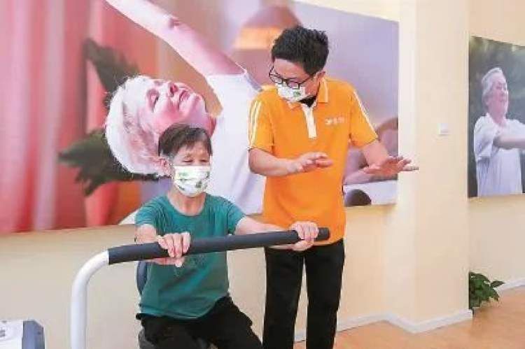 上海探索体医养融合健老模式长者运动健康之家让老人动有所乐