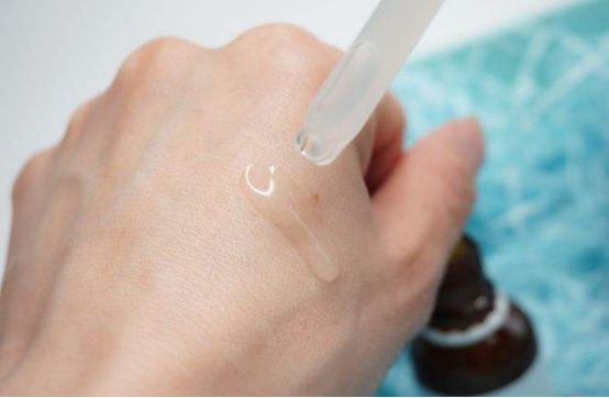 精华液正确使用方法你知道多少,正确使用精华液的方法这么简单