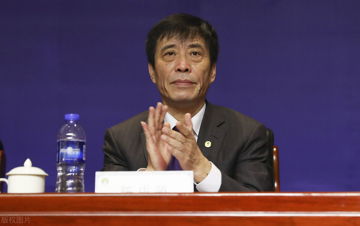 女足薪酬曝光！足球报揭底男女足拿钱差别，陈戌源一碗水没端平