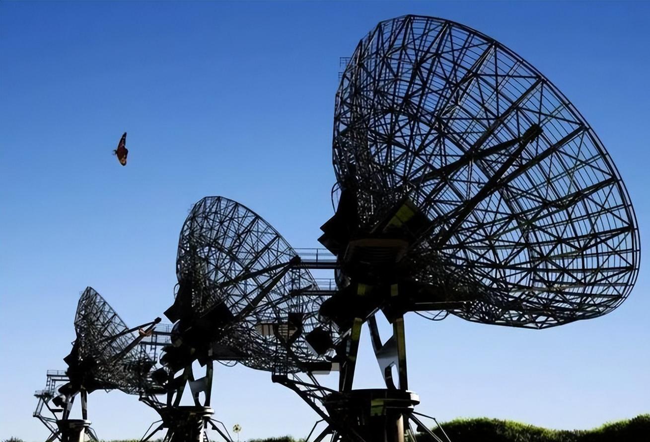 英国专家是如何利用无线电技术，发展科技领域的？对未来有何影响