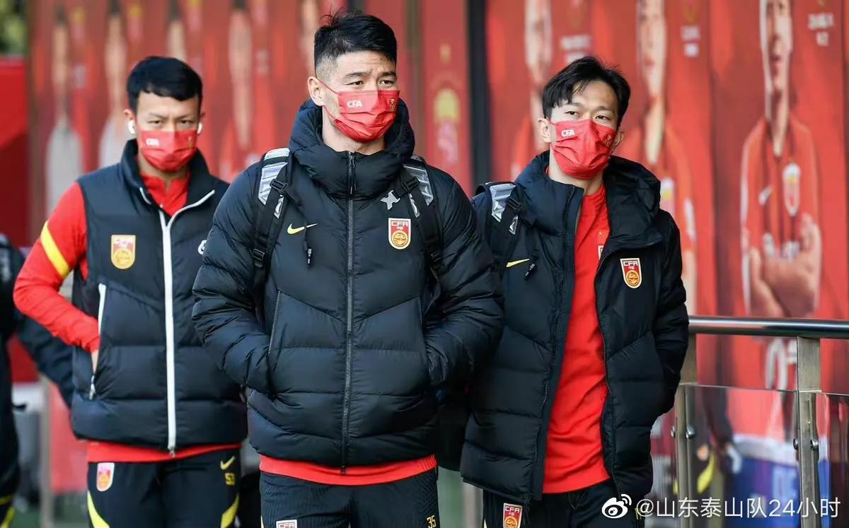 中国国家足球队训练图,利马晒在国家队训练照