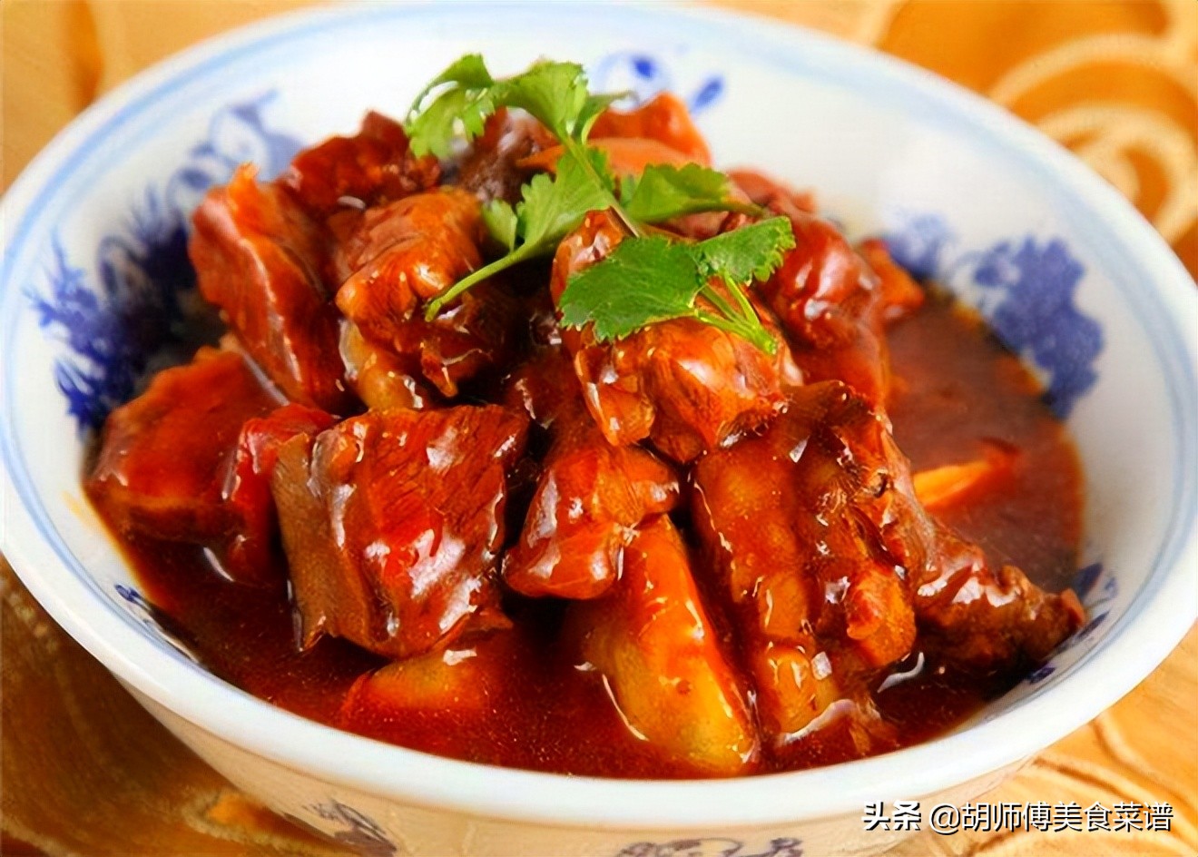 炖肉怎么做肉才软烂不柴,无论炖什么肉加这2种香料