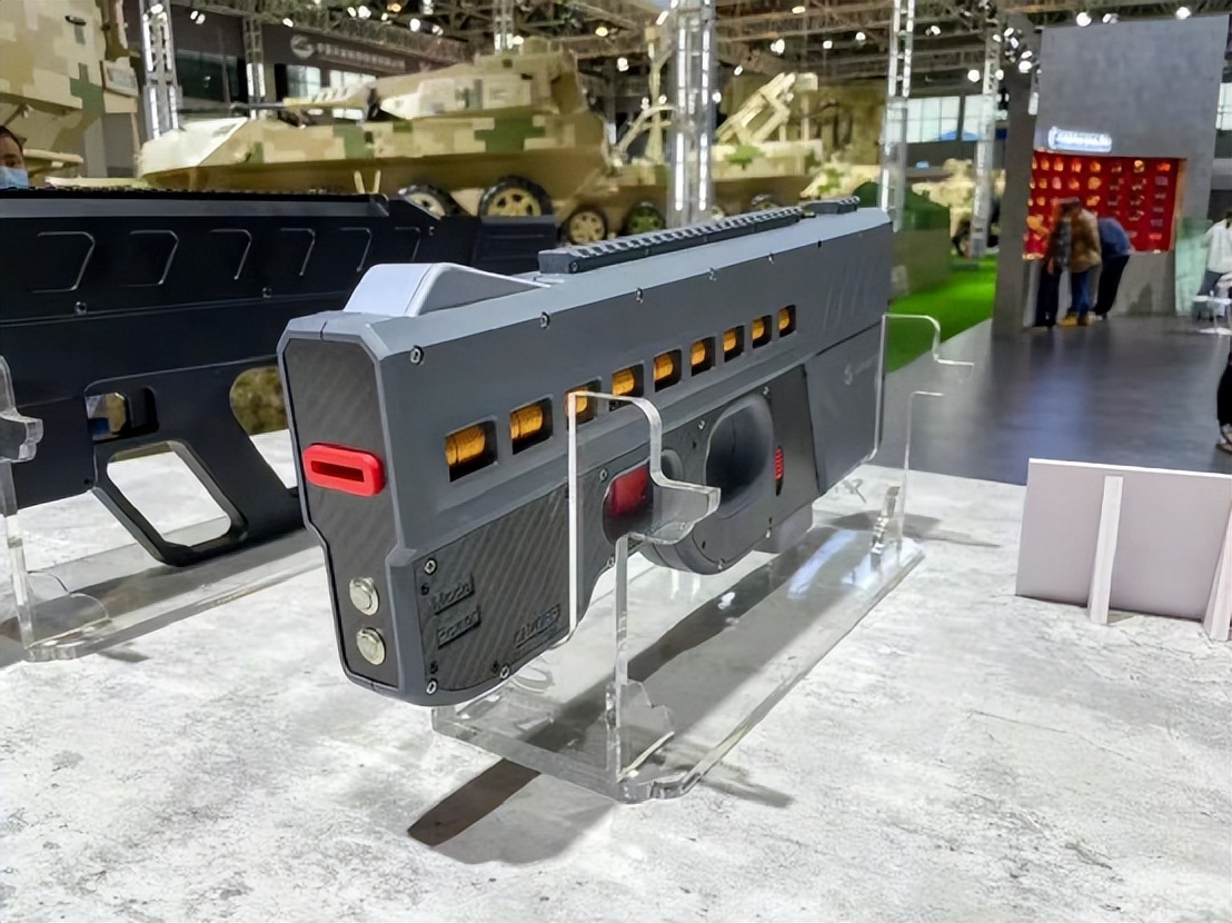 珠海航展专打无人机的激光炮,珠海航展枪械瞄具