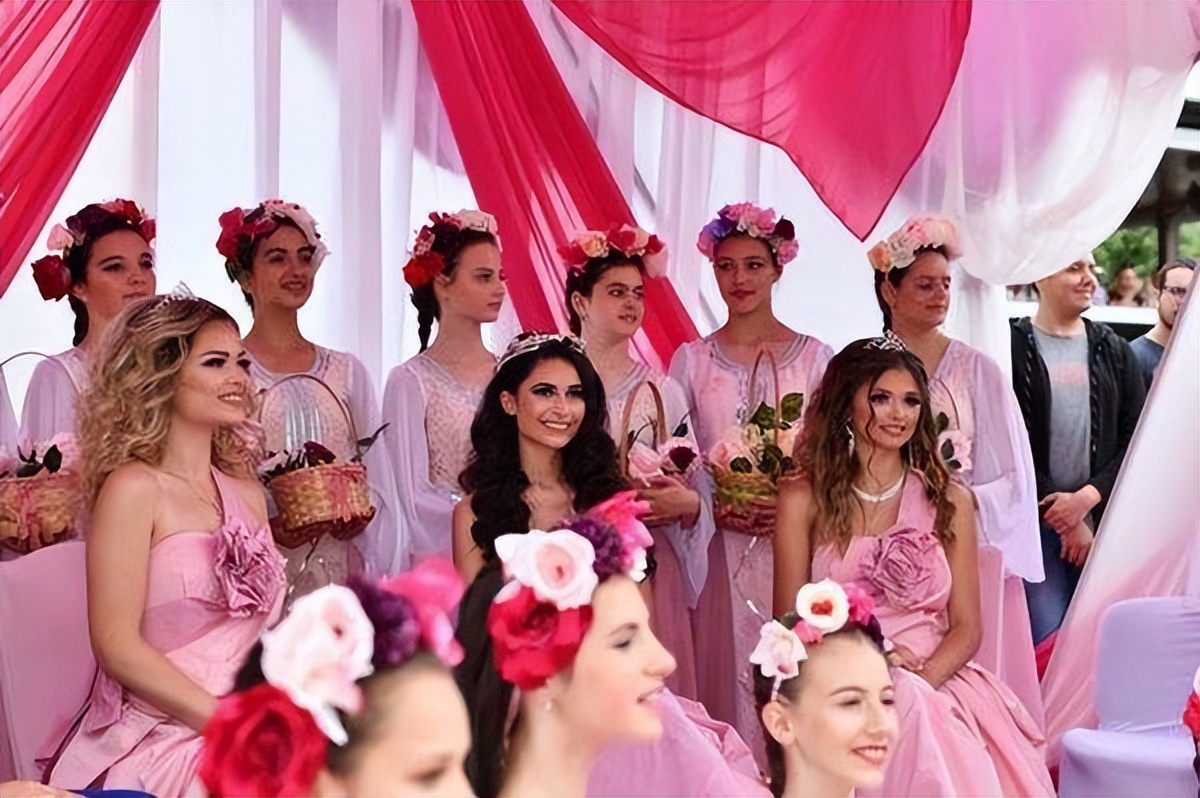 保加利亚的新娘市集,保加利亚奇葩集市