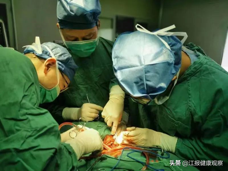 「江西日报重磅报道」危急之时,他们上演“生死时速”——南昌市第一医院提升急危重症救治能力纪实