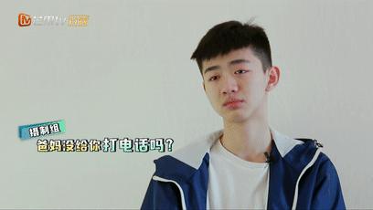 为什么男孩长大后和妈妈不亲了,为什么男孩子长大了不跟妈妈亲