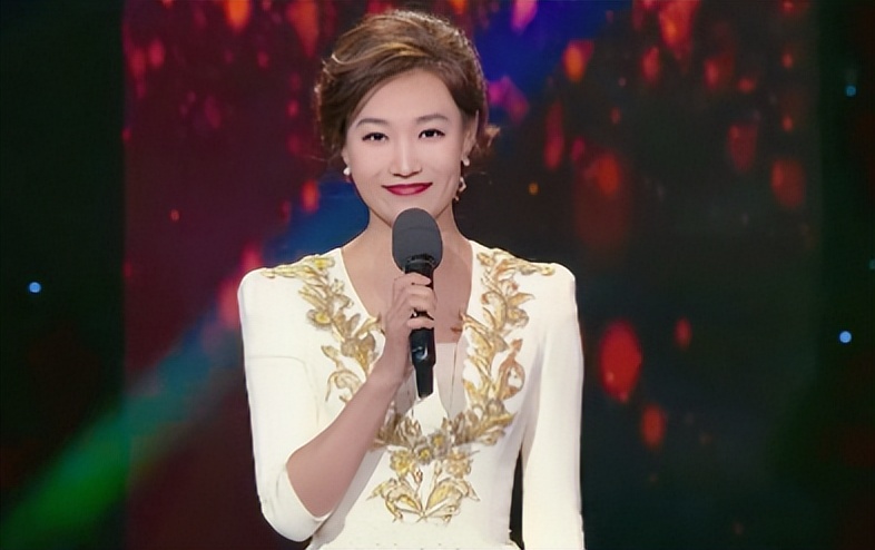 新闻联播主持人李梓萌真实头发,新闻联播主播李梓萌讲东北话