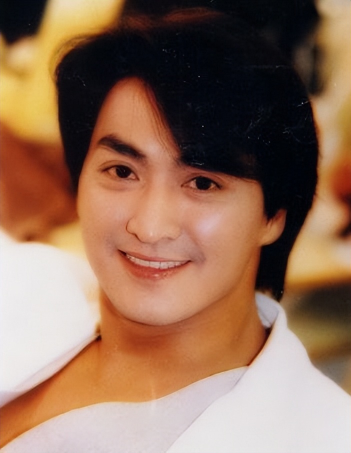 展昭何家劲至今单身,展昭何家劲为啥退出演艺圈