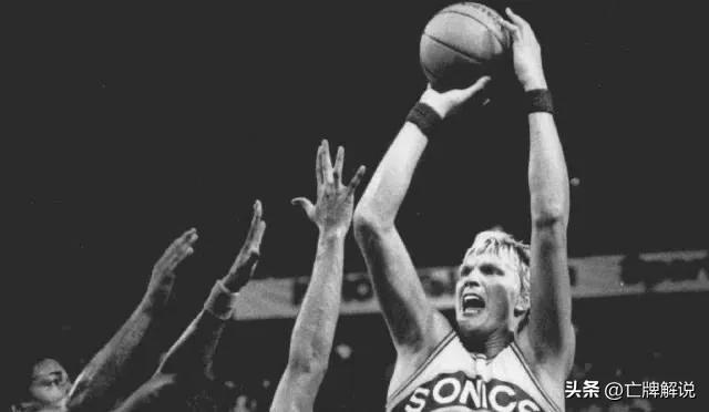 不注意别人还以为是大鸟拉里伯德联盟梦幻脚步发明者杰克·希克马