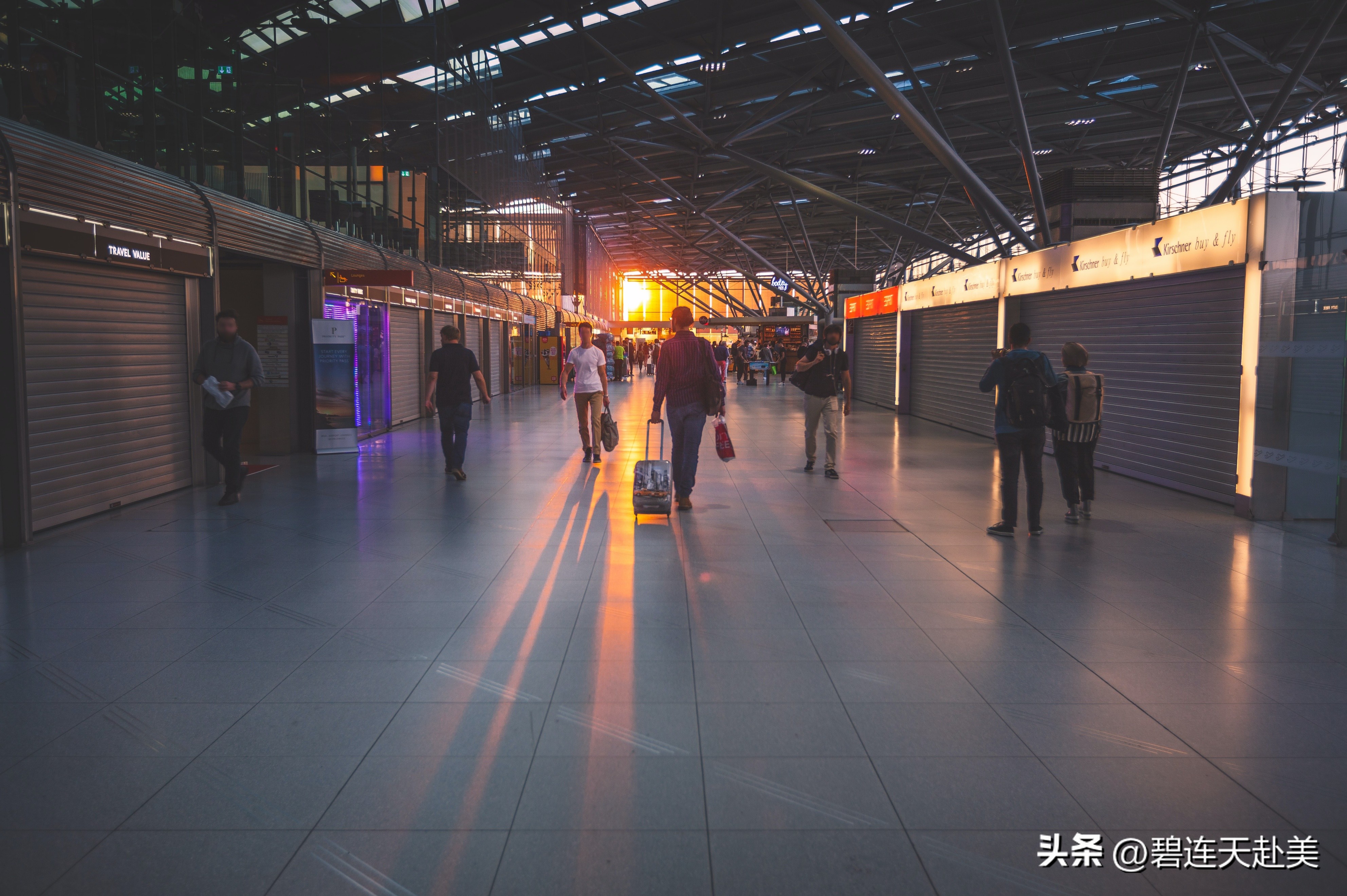 旅行社助我父母经香港转机回国