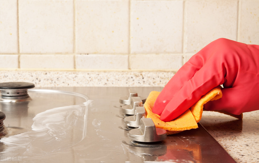 白墙脏了贴什么好,白墙脏了买什么东西解决