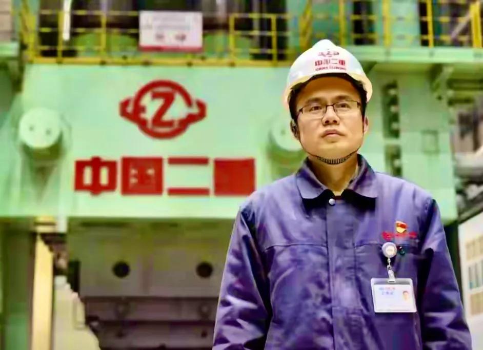 中国目前有几台万吨水压机,大国工匠水压机