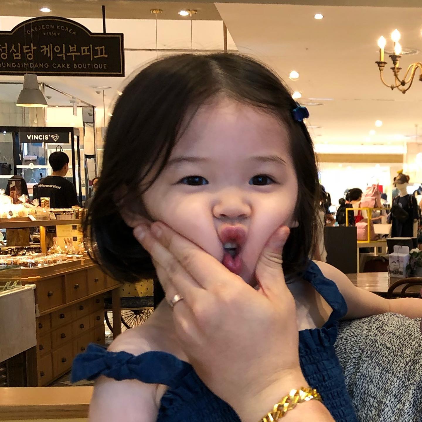 最近超火的可爱小女孩表情包,小女孩可爱萌表情包