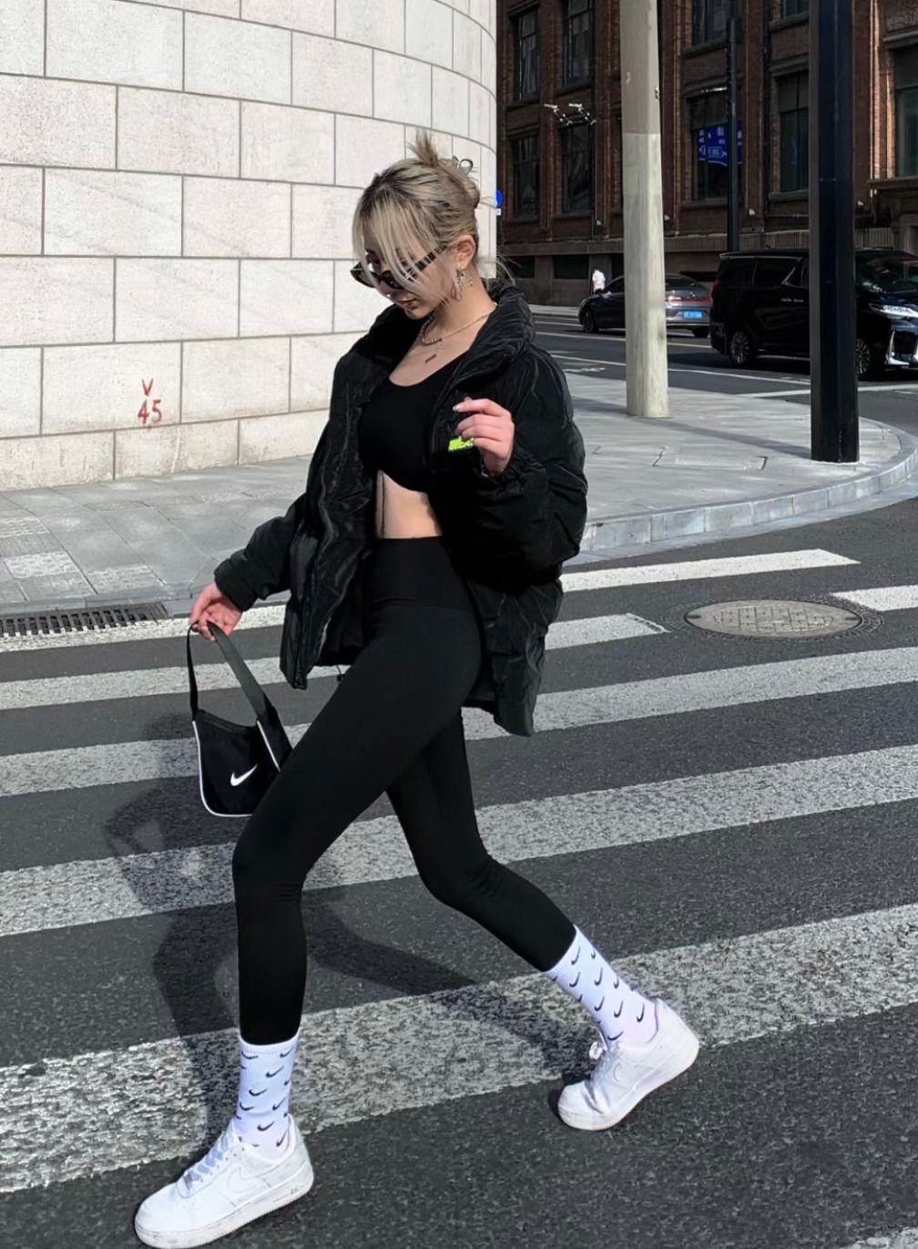 露脚踝out了露袜子才是新时髦,保暖又时髦的打底袜穿搭思路