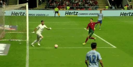 c罗错失单刀球葡萄牙下半场,c罗失单刀葡萄牙晋级