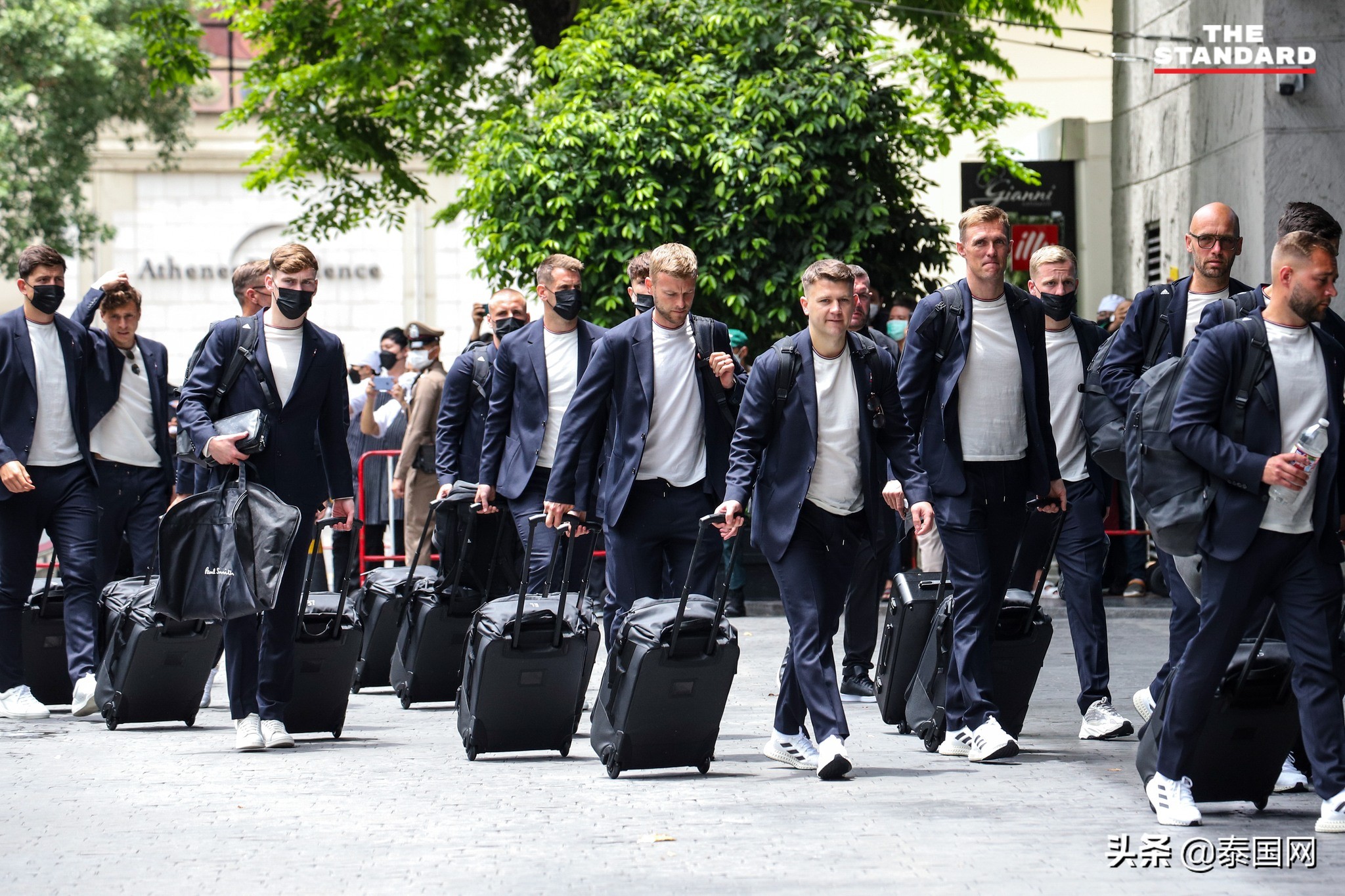 曼联接布罗姆奎斯特,曼联包机