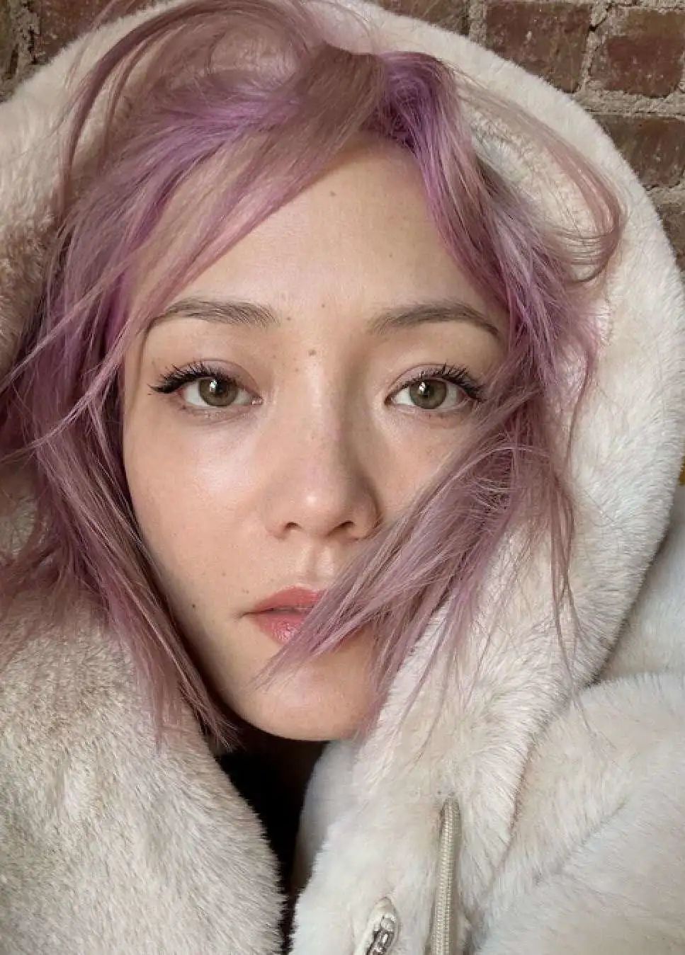 很像外星人的一个女生,很像外星人的女孩