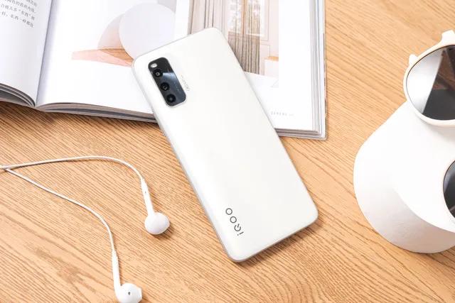 目前最值得入手的千元机有哪些,最值得入手的十大千元机