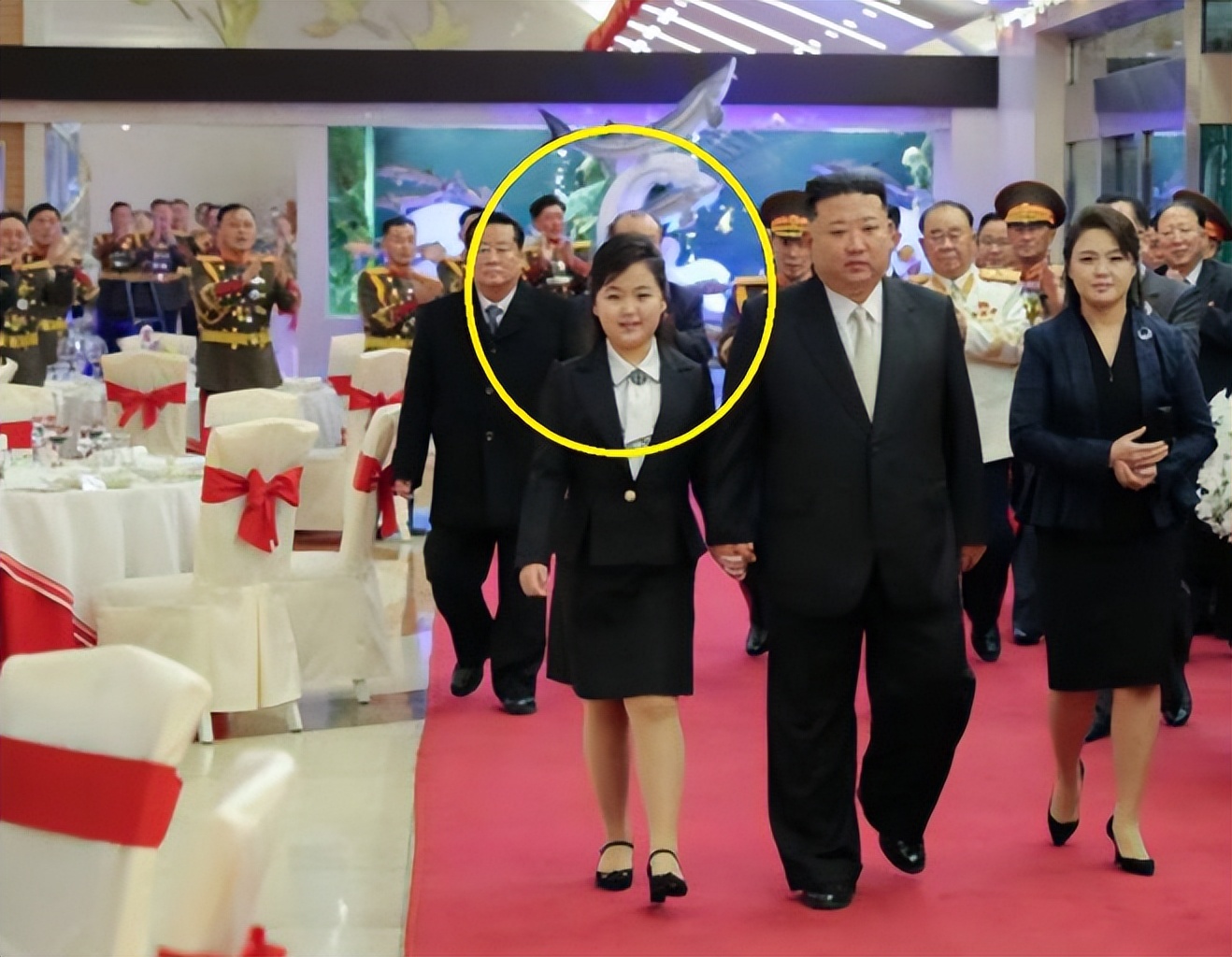 图说：金珠爱会接手朝鲜么？其父每逢重大场合必带金珠爱出席